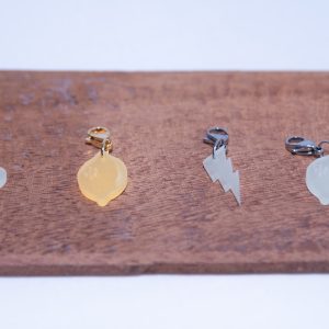 Charms phosphorescent en acrylique fait main artisanal accessoire unique Typ'All Création Nantes